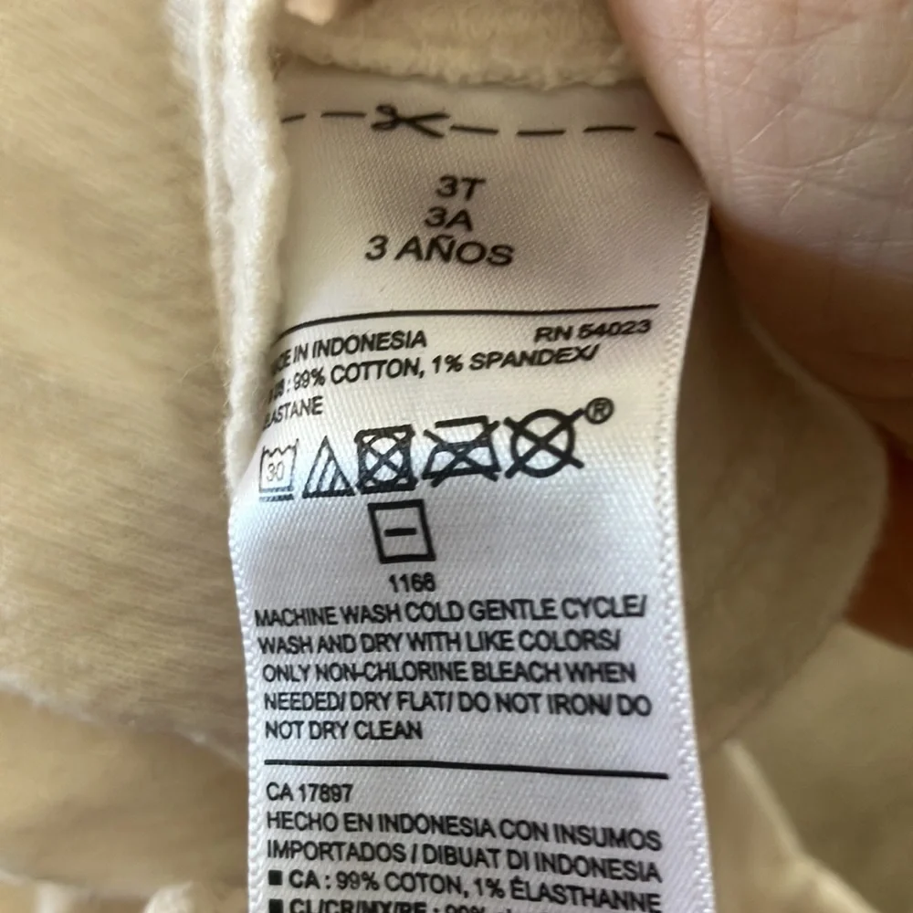 FINAL MARKDOWN Girls old navy top 3t